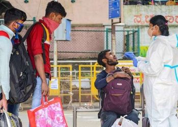 कोरोना की नई शक्ल, ओमीक्रोन वैरिएंट, देश विदेश में ख़तरे की घंटी