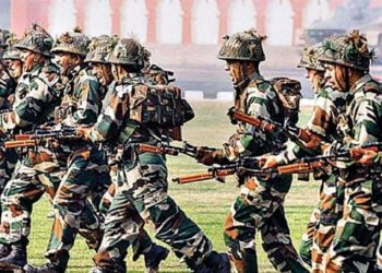 नागरिकों का सैन्यकरण या सेना का नागरिकीकरण? ~ श्रवण गर्ग