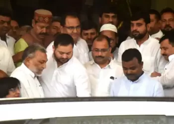 बिहार में टूट गई ओवैसी की पार्टी, 4 एमएलए आरजेडी में शामिल