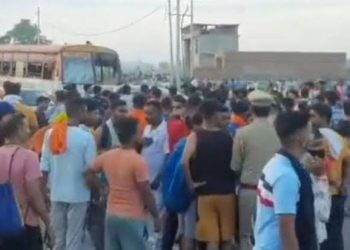 अमरोहा में बाइक सवार दो कांवडि़यों की मौत के बाद हिंसा