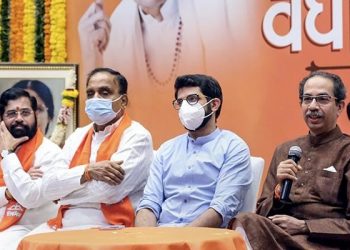 चुनाव आयोग के आदेश के खिलाफ सुप्रीम कोर्ट पहुंचे उद्धव ठाकरे, क्या है पूरा मामला