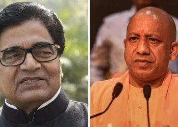 राम गोपाल की योगी से मुलाक़ात पर SP में छिड़ा घमासान, एक दूसरे पर हमले