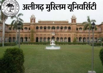 एक ही झटके में AMU के पाठ्यक्रम में बदलाव किसके कहने पर हुआ?