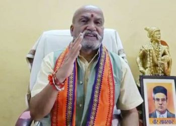 कर्नाटक: सावरकर के पोस्टर को छुआ तो हाथ काट देंगे: प्रमोद मुथालिक 