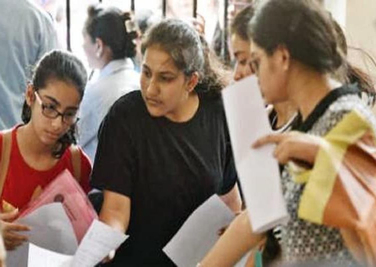NEP2022: लखनऊ यूनिवर्सिटी की सेमेस्टर परीक्षाओं में अब कोई फेल नहीं होगा, जीरो मार्क्स लाने पर भी प्रमोट होंगे