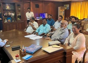 गोवा में पूर्व CM समेत कांग्रेस के 8 MLA BJP में शामिल