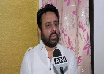 अमानतुल्लाह खान के घर समेत 5 जगहों पर छापे, कैश बरामदगी का दावा