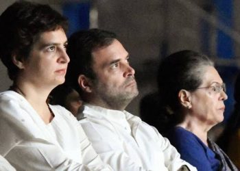 पार्टी अध्यक्ष चुनाव: किस के सर पर होगा गांधी परिवार का हाथ?