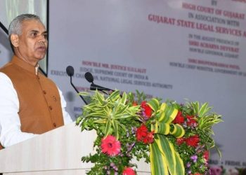 ‘हिंदू समाज ढोंगी नंबर वन है’ गुजरात के राज्यपाल के बोल