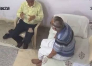 सत्येंद्र जैन के सामने तिहाड़ के सुपरिंटेंडेंट की हाजिरी: बीजेपी ने वीडियो जारी किया