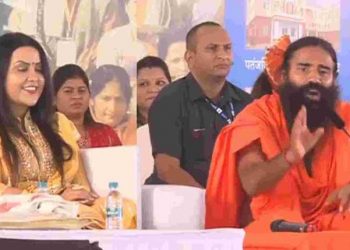 रामदेव की जुबान फिसली, महिलाओं पर अमर्यादित टिप्पणी की