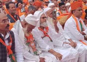 (पसमांदा) मुसलमानों को साधकर सपा, बसपा को झटका देगी बीजेपी?