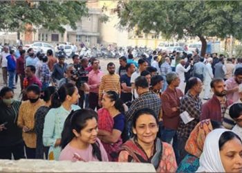 गुजरात चुनाव : पहले चरण में 89 सीटों पर मतदान जारी