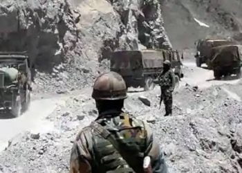 भारतीय इलाके में घुस आए थे 300 चीनी सैनिक, कई घंटे चली लाठी और डंडे