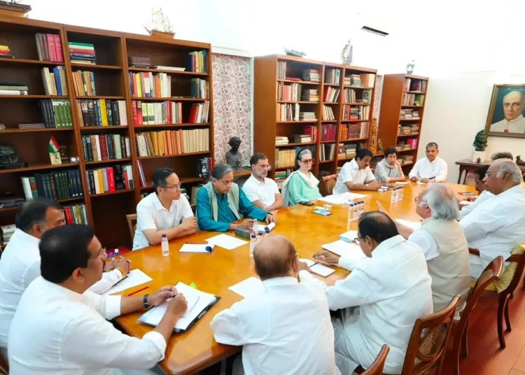 संसद में अकेले मोदी सरकार को घेरेगी कांग्रेस, खड़गे ने पीएम मोदी को लिखा पत्र;