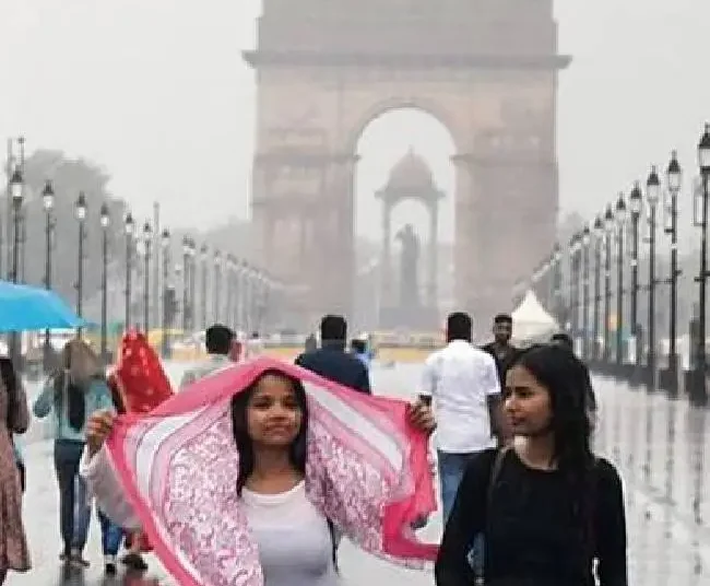 अगले 48 घंटे बेहद भारी! 17 राज्यों में तूफानी बारिश का अलर्ट, कई इलाकों में रेड वार्निंग जारी