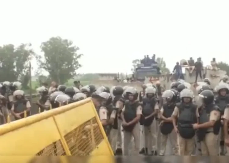 शंभू बॉर्डर पर किसानों का दिल्ली मार्च रोका गया, भारत-अमेरिका ट्रेड डील के खिलाफ प्रदर्शन तेज